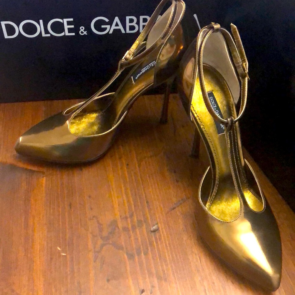 Dolce & Gabbana Gold Pumps 37/ Size 7